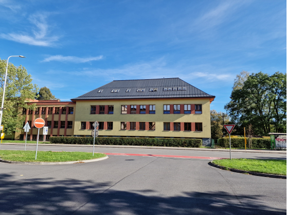Oprava střechy hlavní budovy SŠ, ZŠ a MŠ Třinec